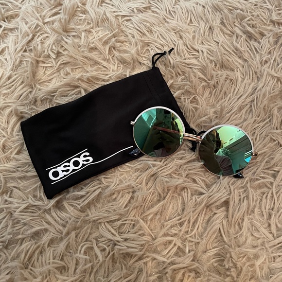 Accessories - Circle Sunnies